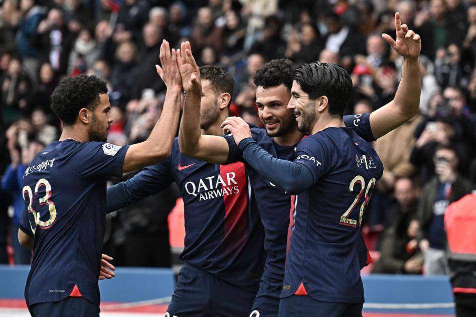 毛剑卿谈汪士钦红牌：给年轻人点自信吧，再网暴把人家暴死了（毛剑卿评汪士钦红牌：别再网暴了，多给年轻人一些自信）