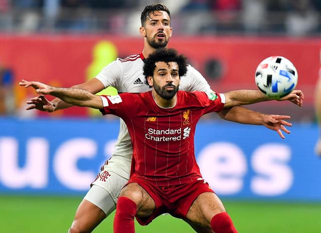 球员直接摊手，态度说明一切（球员摊手示意，态度一目了然）