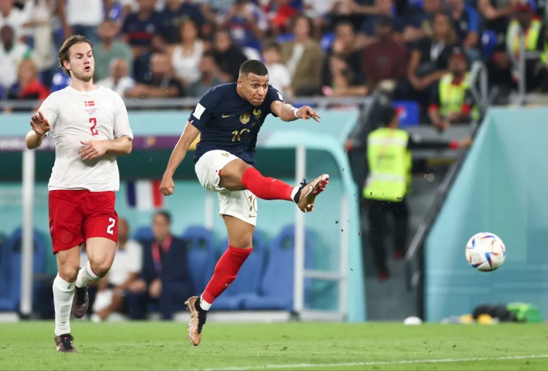 他一拿球就让人放心（球到他脚下，心就稳了）