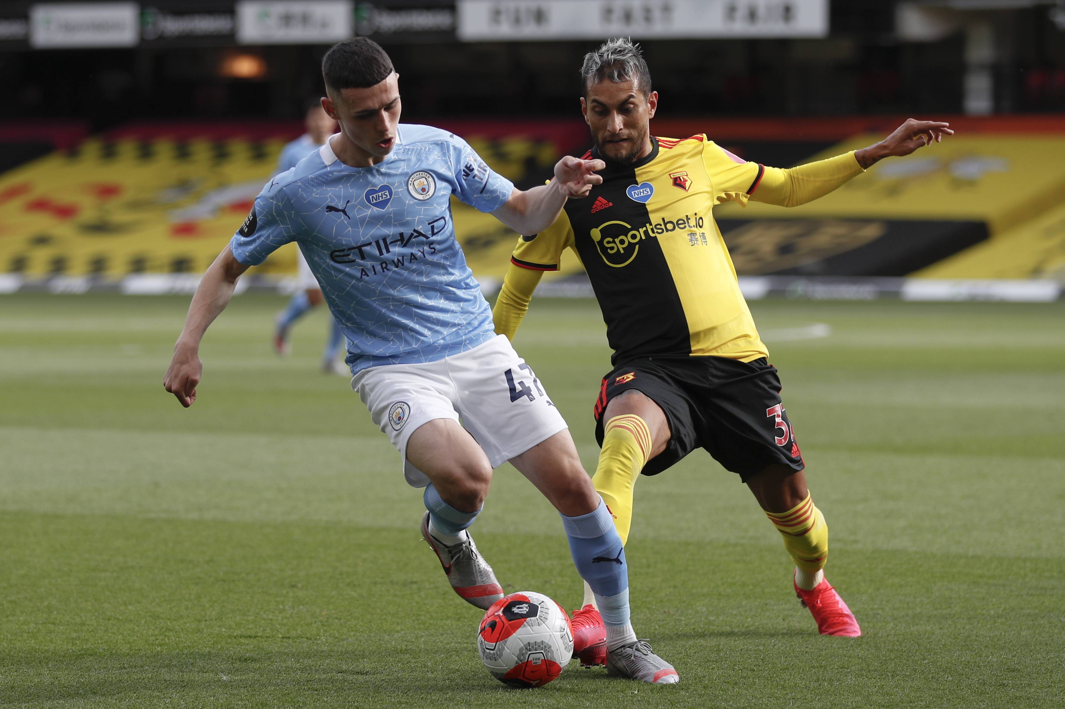 掘金约基奇三双末节爆发（约基奇砍下三双 末节发威助掘金）