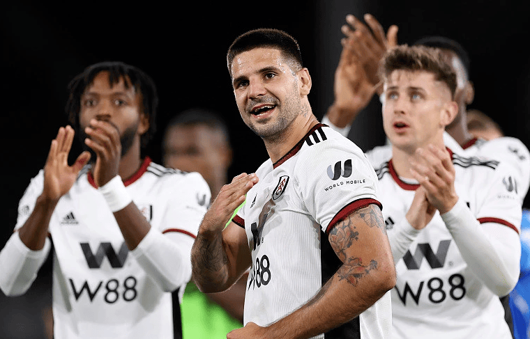 足球体能训练方案（足球体能提升计划）