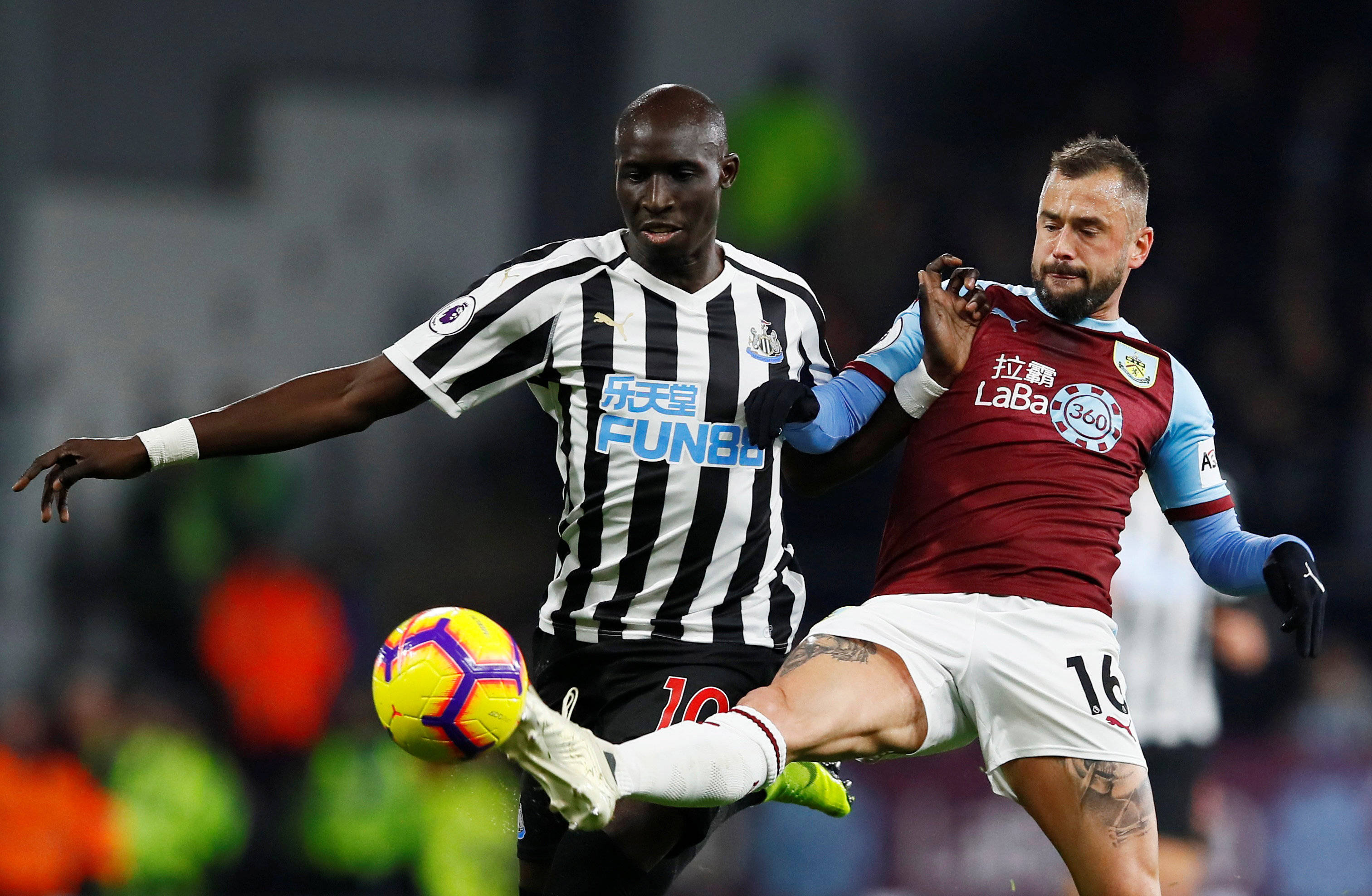 足协杯官方发布决赛纪念产品：纪念徽章38元，围巾58元（足协杯官宣推出决赛纪念品：徽章38元，围巾58元）